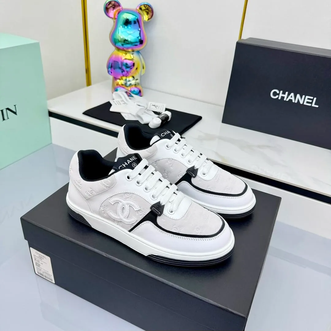 👟👟Ex-factory price 620👟👟High quality! ! ! CHANEL Chanel 25A latest thick-soled casual sports shoes. The counter is synchronized. The counter is very popular. It is a shoe that is very difficult to buy. The most popular thick-soled casual shoes on the Internet. As you can imagine, the most popular thick-soled casual shoes can not be missed. It has both good looks and comfort. Simple and versatile. The thick sole increases the height and is super versatile. Whoever wears it will look better. Upper: cowhide stitching. Lining: breathable mesh. Outsole: TPU original outsole. Size: 35-41 👉